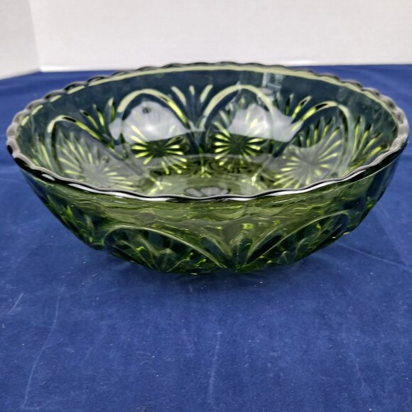 Anchor Hocking Other - Vintage Anchor Hocking Green Star Cameo Medallion Bowl 8” Scalloped